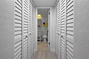 4725 Cove Cir, Saint Petersburg, FL 33708 - Photo 18