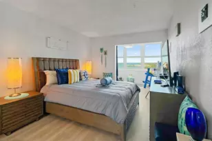 4725 Cove Cir, Saint Petersburg, FL 33708 - Photo 16