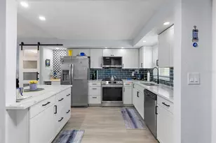 4725 Cove Cir, Saint Petersburg, FL 33708 - Photo 4