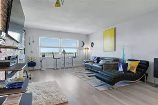 4725 Cove Cir, Saint Petersburg, FL 33708 - Photo 8