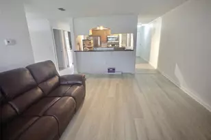 10100 N Sailwinds Blvd N, Largo, FL 33773 - Photo 2