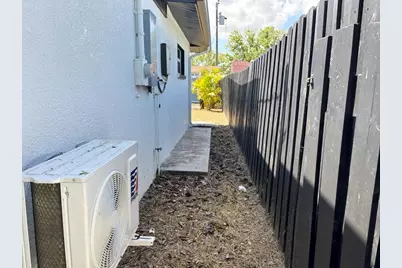 3934 Huntington Street NE, Saint Petersburg, FL 33703 - Photo 4