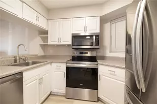 6907 Stonesthrow Cir N, Saint Petersburg, FL 33710 - Photo 6