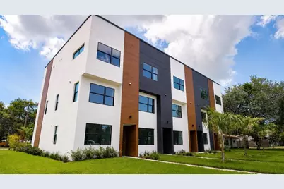 375 13th St N #2, Saint Petersburg, FL 33705 - Photo 2