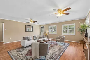 1105 E Oakwood St, Tarpon Springs, FL 34689 - Photo 4