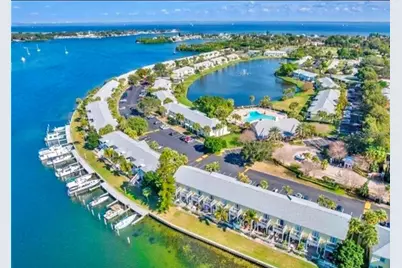 213 Seahorse Drive SE #D, Saint Petersburg, FL 33705 - Photo 1