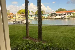 4725 Cove Cir, Saint Petersburg, FL 33708 - Photo 2