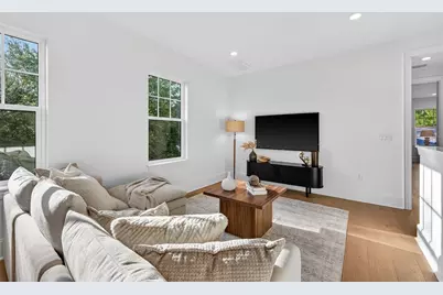 939 19th Avenue N, Saint Petersburg, FL 33704 - Photo 26
