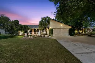 5059 Bernadette Dr, Zephyrhills, FL 33541 - Photo 2