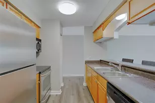 12293 Sailwinds Dr, Largo, FL 33773 - Photo 18