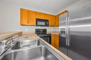 8015 Savannah Sunset Ln, Tampa, FL 33615 - Photo 12