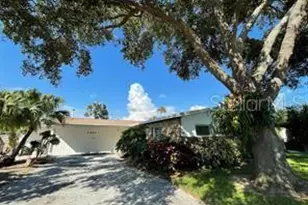 6901 Gulf Winds Dr, Saint Pete Beach, FL 33706 - Photo 2