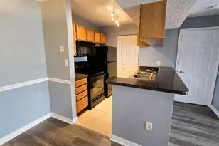 806 Lake Haven Square, Brandon, FL 33511 - Photo 6