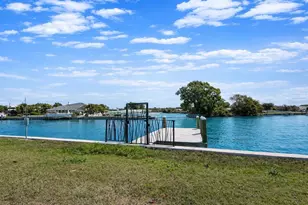 3945 Sunrise Dr S, Saint Petersburg, FL 33705 - Photo 2