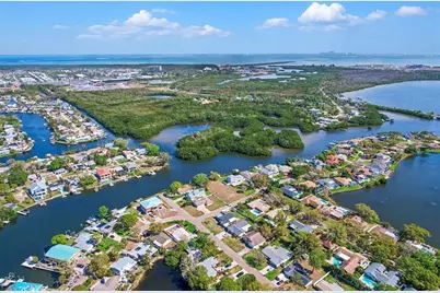 8751 Orient Way NE, Saint Petersburg, FL 33702 - Photo 30