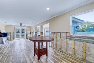 8751 Orient Way NE, Saint Petersburg, FL 33702 - Photo 10