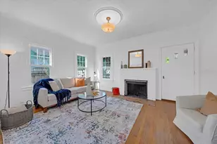 943 Queen St N, Saint Petersburg, FL 33713 - Photo 8