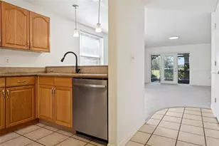 14902 Par Club Circle, Tampa, FL 33618 - Photo 4