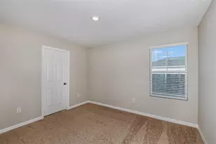 36672 Sagemoor Dr, Zephyrhills, FL 33541 - Photo 18