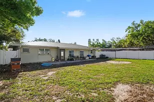 2737 Jay Pl, Sarasota, FL 34235 - Photo 22