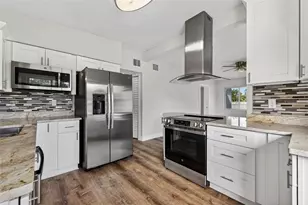 801 67th St S, Saint Petersburg, FL 33707 - Photo 4