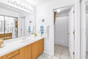 992 San Carlos Ct NE, Saint Petersburg, FL 33702 - Photo 16