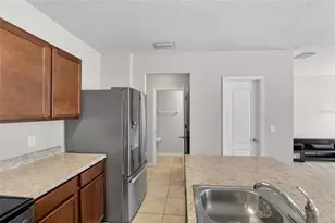 11932 Grand Kempston Dr, Gibsonton, FL 33534 - Photo 8