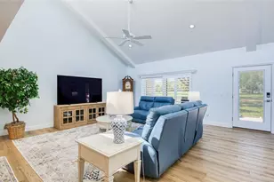 1307 Pelican Creek Crossing, Saint Petersburg, FL 33707 - Photo 4