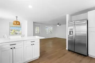 7271 Mt Arlington Dr NE, Saint Petersburg, FL 33702 - Photo 6