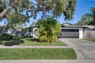 13469 Sol Vista Dr, Largo, FL 33774 - Photo 2