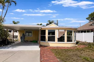 3945 Sunrise Dr S, Saint Petersburg, FL 33705 - Photo 2