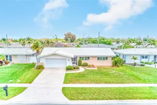 14901 Sovereign Dr, Largo, FL 33774 - Photo 38