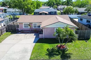 10849 92nd St, Seminole, FL 33777 - Photo 2