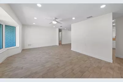 11441 47th Avenue N, Saint Petersburg, FL 33708 - Photo 4