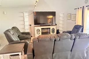 4747 Puritan Cir, Tampa, FL 33617 - Photo 2