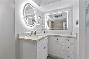 10215 Regal Dr, Largo, FL 33774 - Photo 12