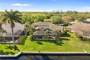 4731 Coconut Palm Cir NE, Saint Petersburg, FL 33703 - Photo 2