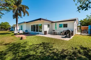 9298 Sun Isle Dr NE, Saint Petersburg, FL 33702 - Photo 18