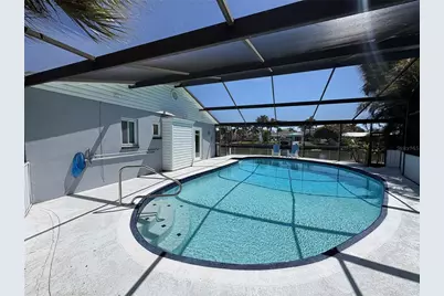 8434 Boxwood Drive, Tampa, FL 33615 - Photo 2