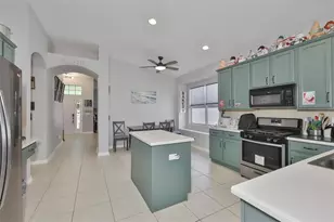 5223 Clover Mist Dr, Apollo Beach, FL 33572 - Photo 4