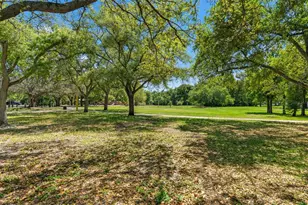 10221 N Woodmere Rd, Tampa, FL 33617 - Photo 40