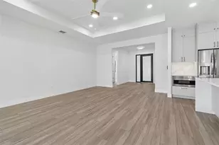 1810 W Erna Dr, Tampa, FL 33603 - Photo 10