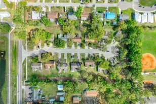 904 33rd Ave E, Bradenton, FL 34208 - Photo 2