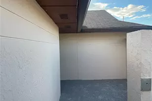 10813 Venice Cir, Tampa, FL 33635 - Photo 4