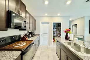 7309 Canterbury Bells Ct, Tampa, FL 33619 - Photo 16