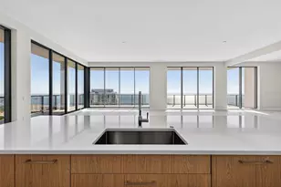 275 1st Ave S, Saint Petersburg, FL 33701 - Photo 4