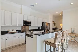 125 Commonwealth Ct N, Saint Petersburg, FL 33716 - Photo 14