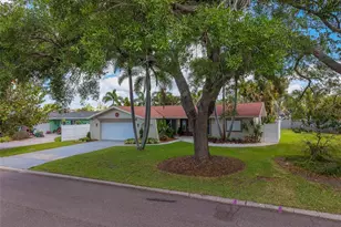 2017 Cove Dr, Largo, FL 33774 - Photo 52