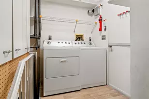 846 Glades Ct NE, Saint Petersburg, FL 33702 - Photo 12