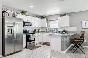 321 21st St W, Palmetto, FL 34221 - Photo 8